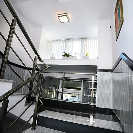 Apart Hotel Central *